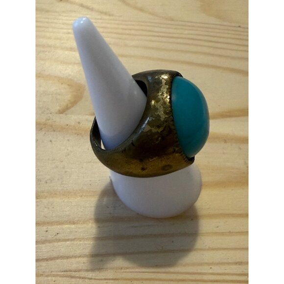 Large Vintage Turquoise Brass Ring With Dome Stone - Picture 2 of 7